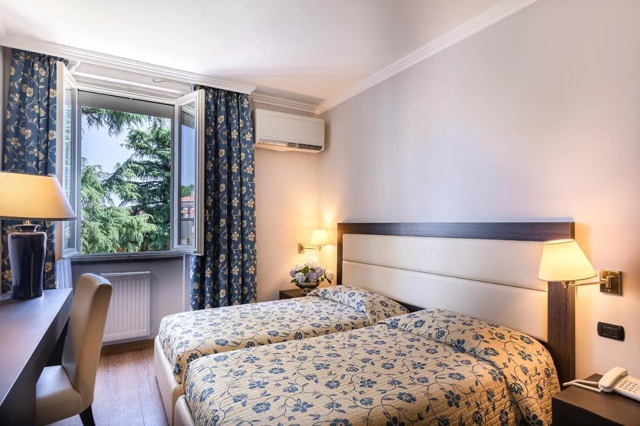 Hotel Dei Tigli Angera 3*,