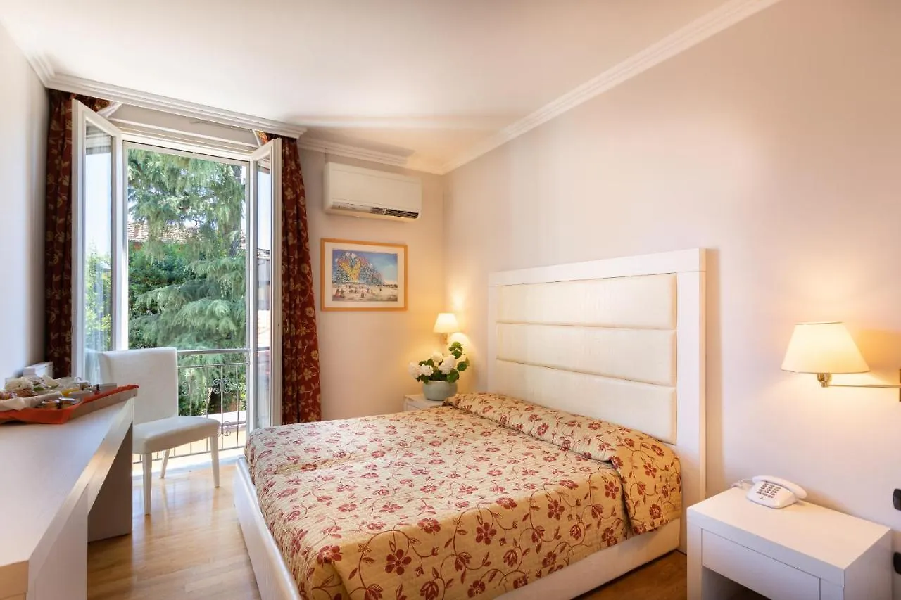 Hotel Dei Tigli Angera 3*,  Italie